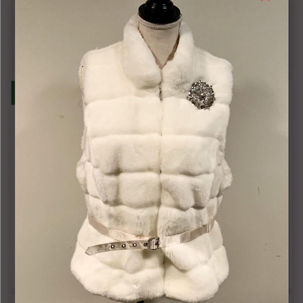NWT White Belted Faux Fur White House Black Market Vest with Brooch.